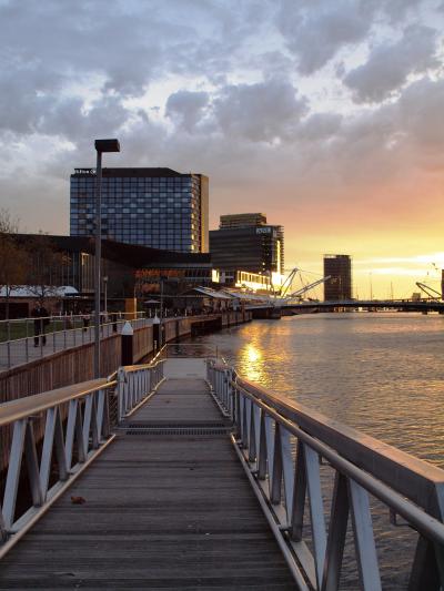 ヤラ川沿いにホテルはあります