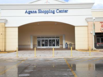 郊外のショッピングモール