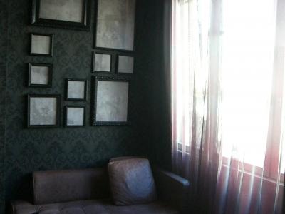 金色のスニーカー