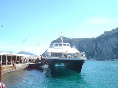 快適な船旅・・というわけには・・