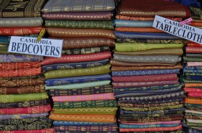 きれいな色のカンボジア雑貨