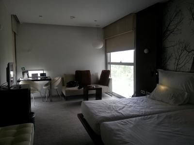 モダンでおしゃれなホテル＆ショッピングセンター前