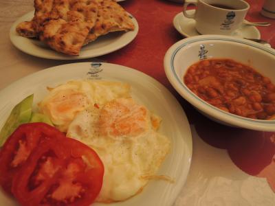 朝食はバイキングですが、超素朴