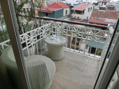 小さいながらもバルコニーがあります