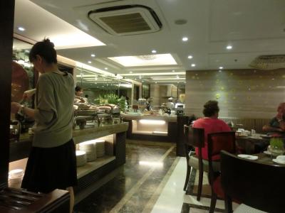 朝食、目玉焼きも作ってくれ、良いと思います