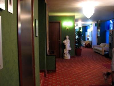 フロントです。