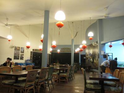 カフェテリア。ここで食事します。