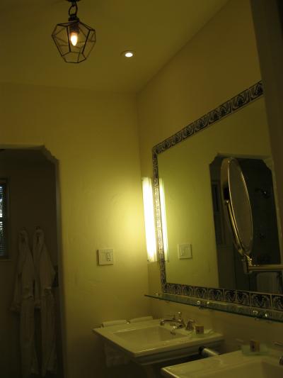 シャワーとバスタブがありました。