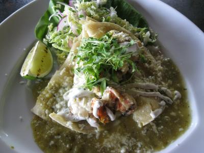 少しスパイシーなエビのタコス