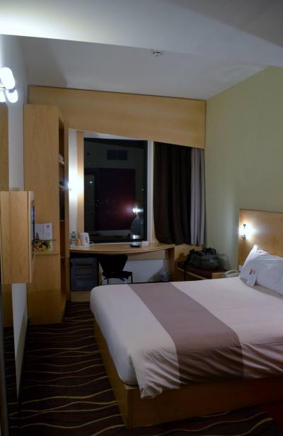 部屋のイメージ。すぐ右側がバスタブのないユニットバス。