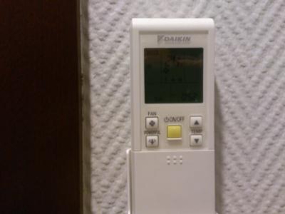 ダイキン製のエアコンがありました。