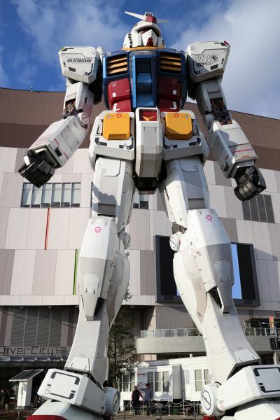 実物大ガンダムが展示されている劇場型都市空間