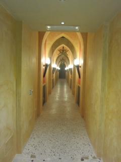 エレベーターからスパエリアに向かう廊下