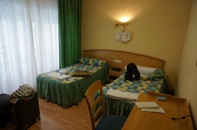 部屋は思ったより広い