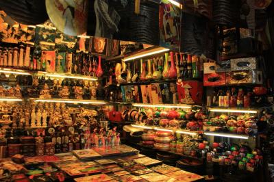 掘り出し物探しと値切り交渉が好きな人はオススメかな。