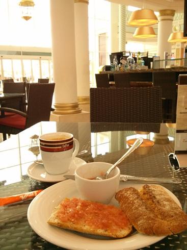 マドリッド郊外にある新しくてお洒落な雰囲気のショッピングモール