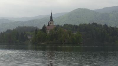 絵にかいたような幻想的な湖