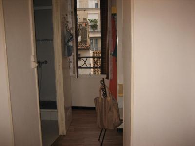 部屋から窓方向