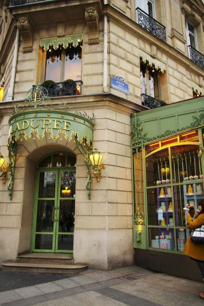 マカロンと言えばラデュレ