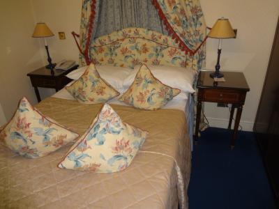 部屋は広くはありませんが、ベッドがかわいくて女の子にお勧め