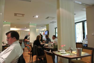 朝食会場