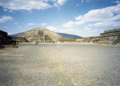 テオティワカン行きの路線バス