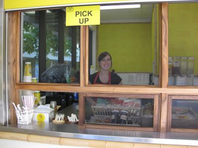 女性スタッフの笑顔が最高！味も最高です！