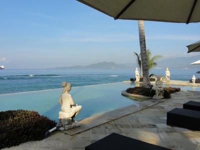 メインプールです。子供用の浅井のもあります。