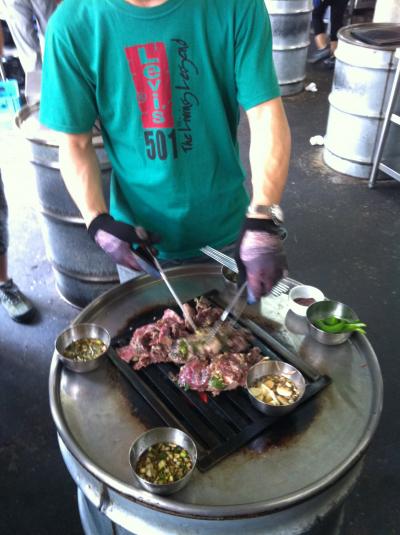 大阪の立ち飲み屋の雰囲気