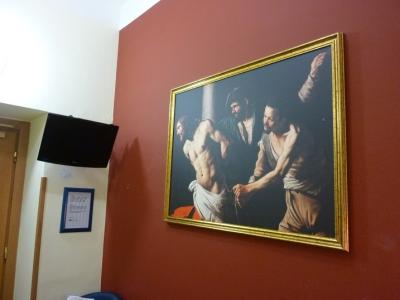 大きな絵画が印象的なお部屋