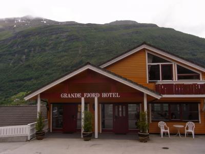 客室はこの下に続いてます。