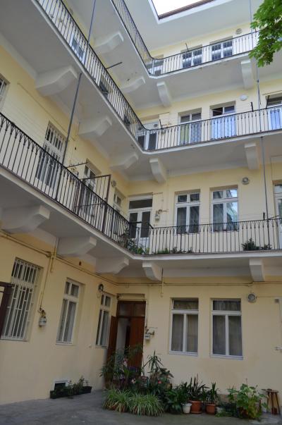 アパートの中庭