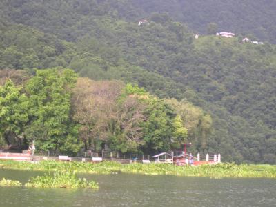 湖の町ポカラ