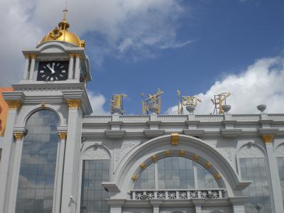 駅舎はきれいで、こじんまり。