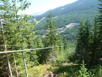 スリル満点！山から山へケーブルで滑り下ります！！