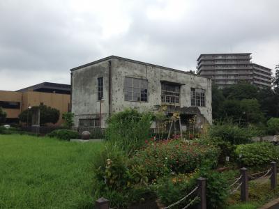 旧日立航空機立川工場変電所が見所です