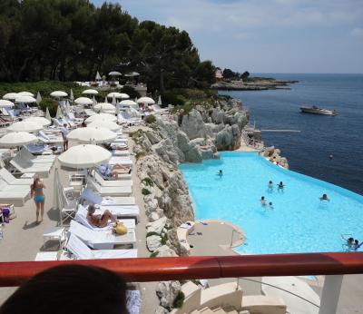 オテル・ド・キャップ・エデンロックのレストランから眺める