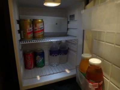 冷蔵庫の中の飲み物は無料。