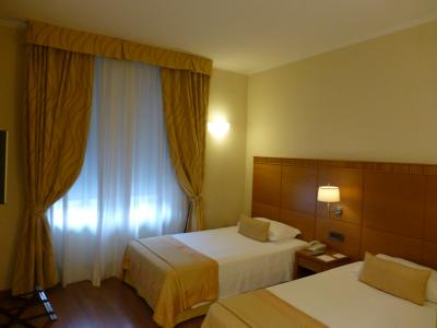 明るいフローリングの部屋