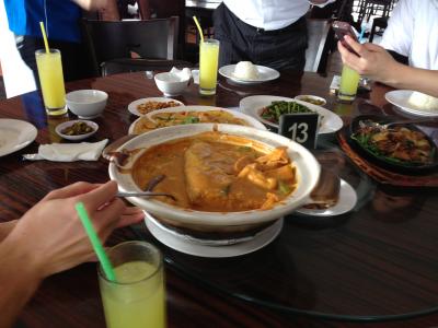 ヨットクラブでフィッシュヘッドカレー