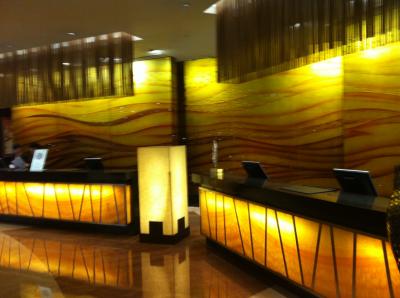 チェックインカウンター、どのスタッフも英語は問題無い。