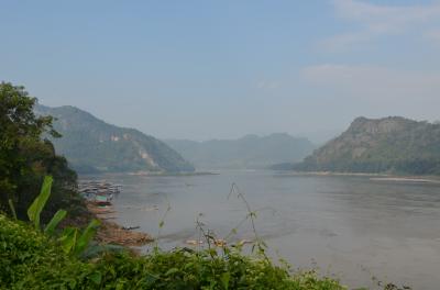 朝食テラス席からのメコン川
