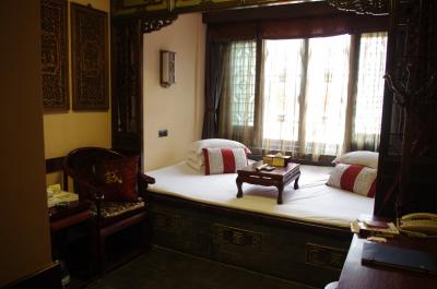 中国寝台のある部屋。