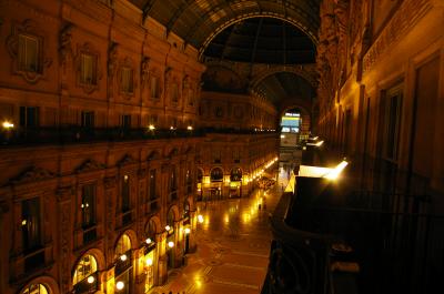 テラスからの眺望。夜のガレリアです