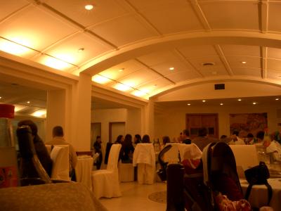 宿泊者全員で食事