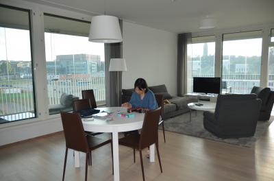 手前がダイニング、奥がリビングです。