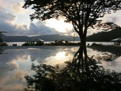 湖畔を眺めながら足湯・おしゃべり・カフェ！