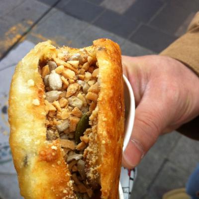 釜山名物　ナッツ入りホットクの屋台といえばこの広場