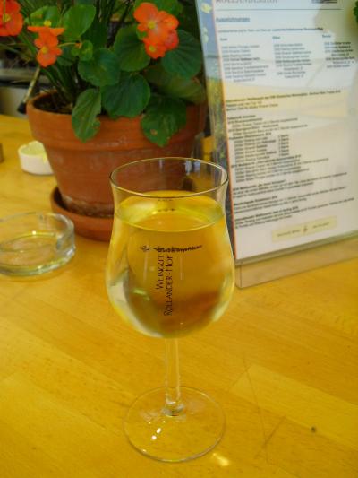 2Fに気取らずワインを楽しめるバーがあります