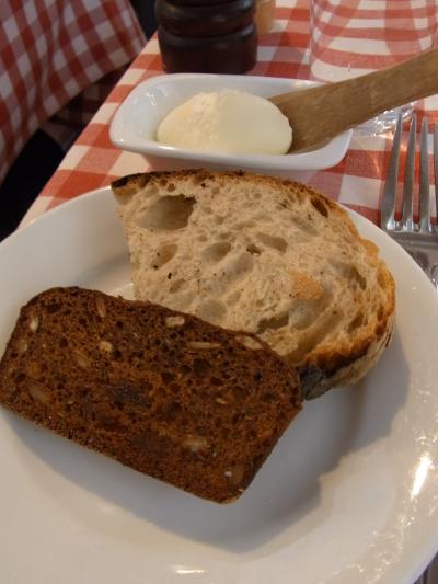 地元の人たちの賑わいがいい雰囲気